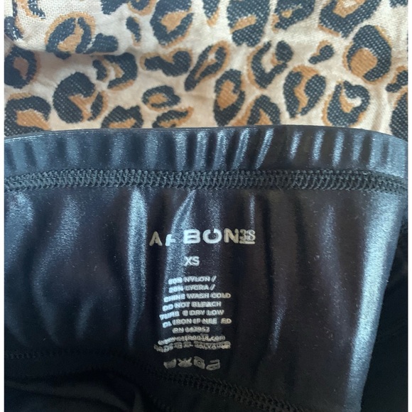 Carbon38 | high rise biker short in Takara shine - Picture 4 of 4